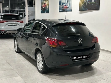 Opel Astra, 2011г, передний привод, автомат