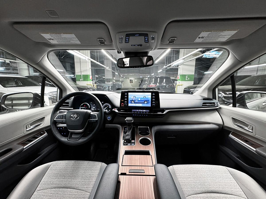 Toyota Sienna, 2021г., передний привод, автомат