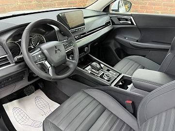 Mitsubishi Outlander, 2023г, передний привод, вариатор