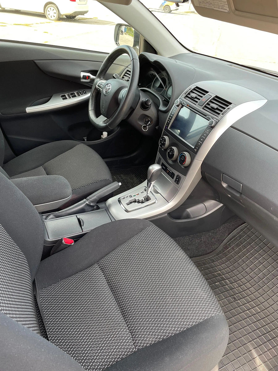 Toyota Corolla, 2012г., передний привод, автомат