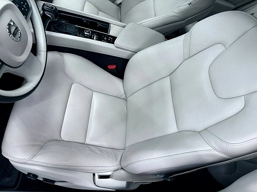 Volvo XC60, 2018г, полный привод, автомат