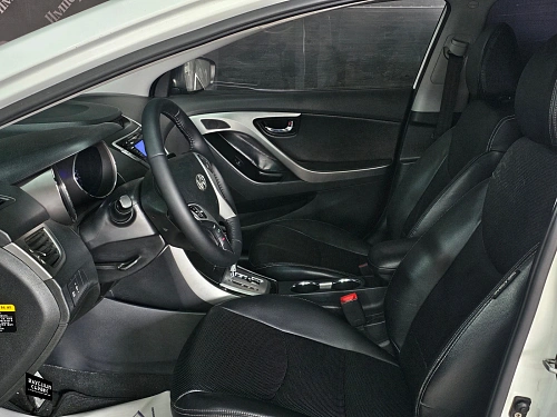 Hyundai Avante, 2011г, передний привод, автомат
