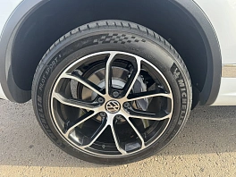 Volkswagen Touareg, 2017г, полный привод, автомат