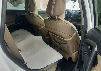 Toyota RAV4, 2010г, полный привод, вариатор