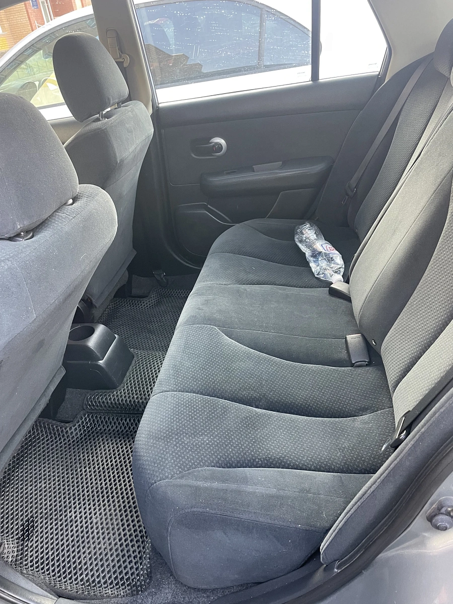 Nissan Tiida, 2010г., передний привод, автомат