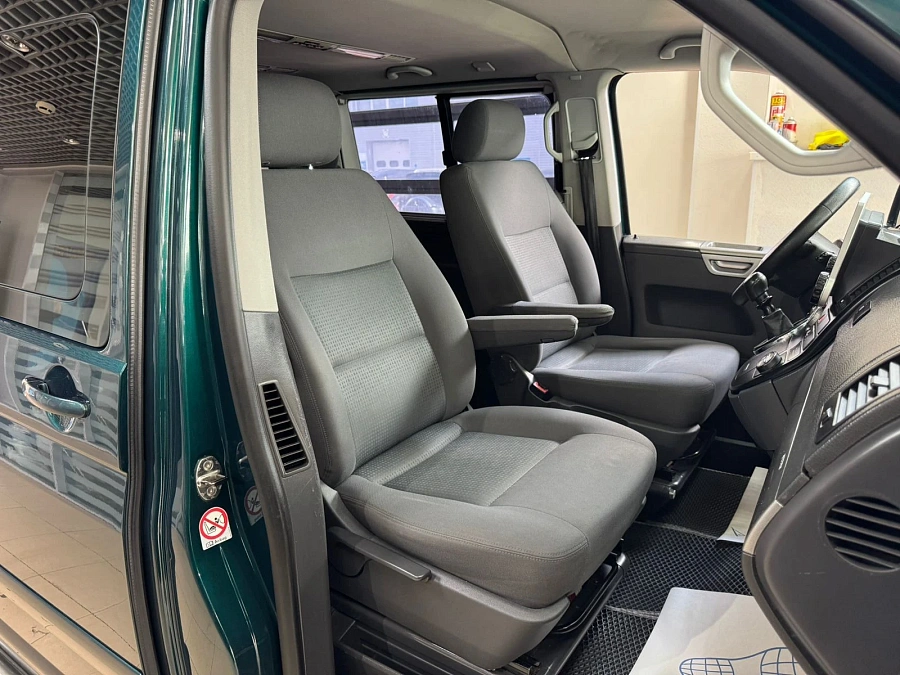 Volkswagen Multivan, 2003г., передний привод, механика