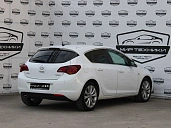 Opel Astra, 2011г., передний привод, автомат