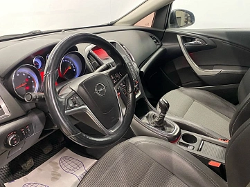 Opel Astra, 2011г, передний привод, механика