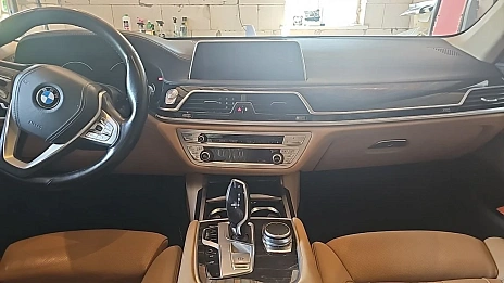 BMW 7 серии, 2016г, полный привод, автомат