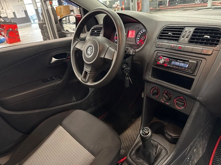 Volkswagen Polo, 2011г., передний привод, механика