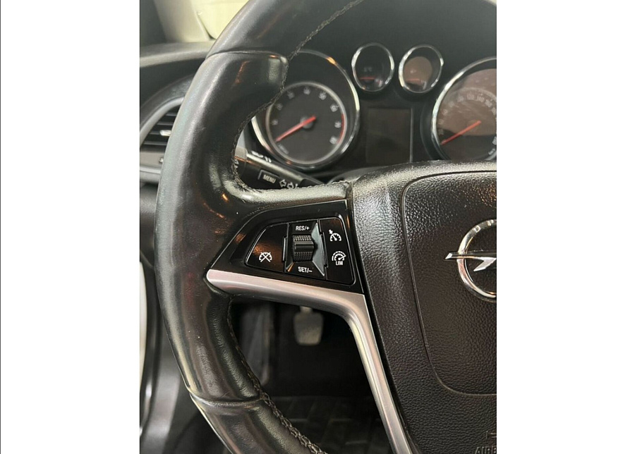 Opel Astra, 2013г., передний привод, механика