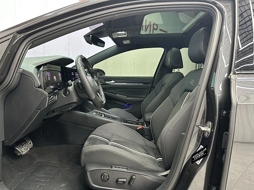 Volkswagen Golf, 2021г, передний привод, робот