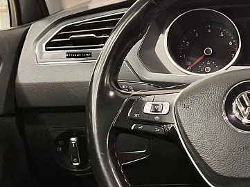 Volkswagen Tiguan, 2018г, передний привод, робот