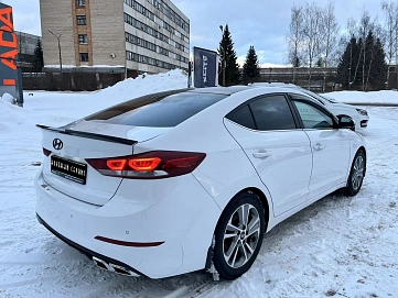 Hyundai Elantra, 2016г, передний привод, автомат