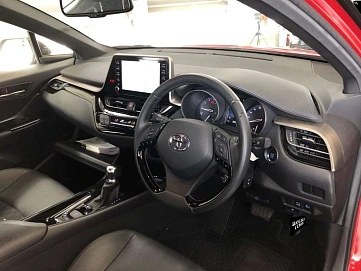 Toyota C-HR, 2020г, передний привод, вариатор