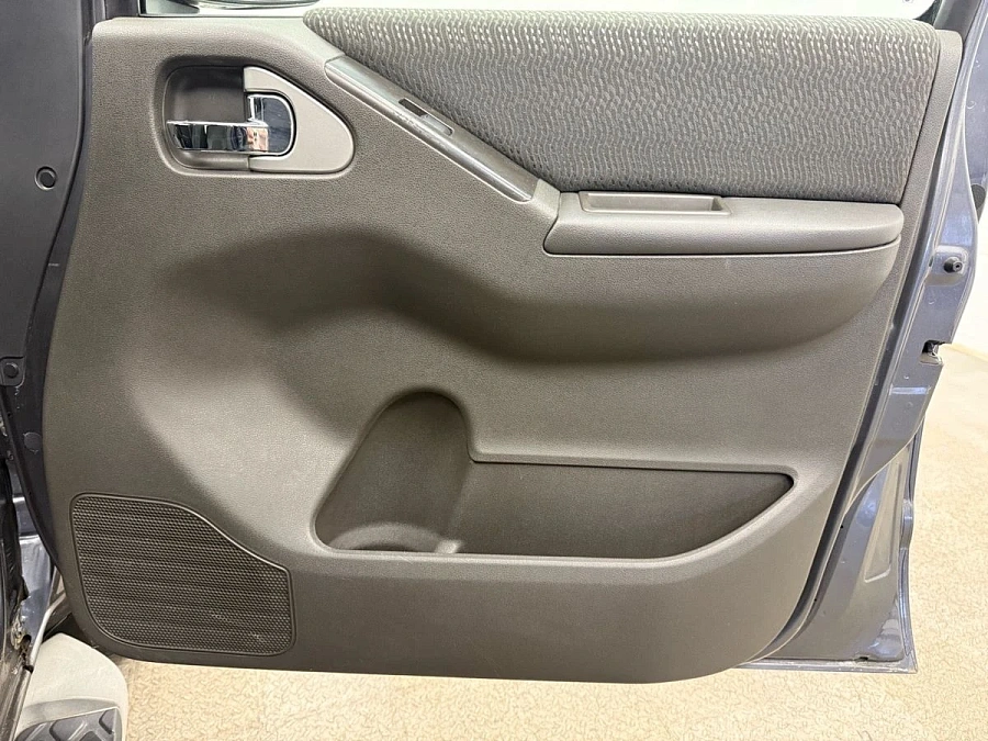 Nissan Pathfinder, 2011г., полный привод, механика