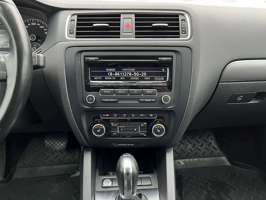 Volkswagen Jetta, 2012г., передний привод, автомат