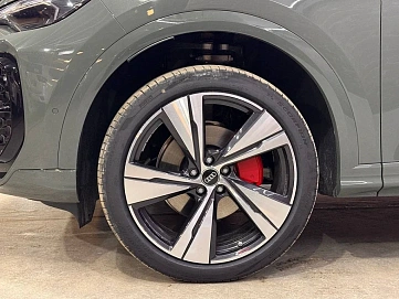 Audi Q5, 2025г, передний привод, робот