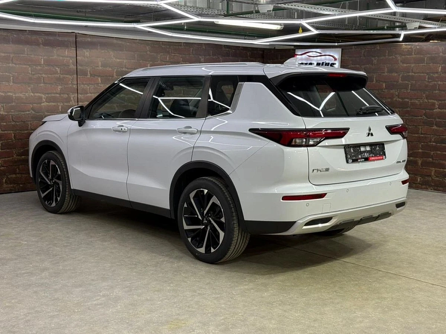 Mitsubishi Outlander, 2023г., полный привод, вариатор