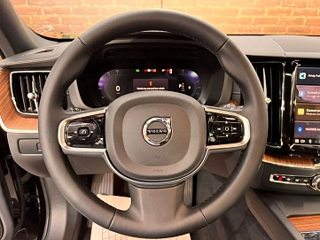 Volvo XC60, 2024г, полный привод, автомат