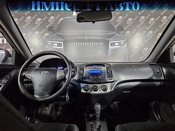 Hyundai Elantra, 2010г, передний привод, автомат