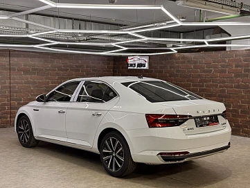 Skoda Superb, 2025г, передний привод, робот