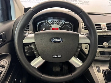 Ford Kuga, 2011г, передний привод, автомат