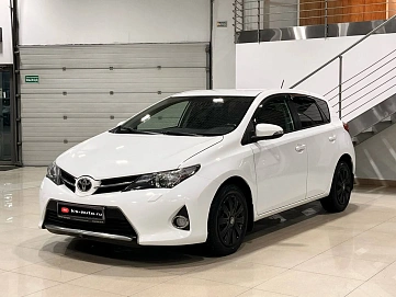 Toyota Auris, 2013г, передний привод, вариатор