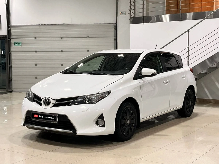 Toyota Auris, 2013г., передний привод, вариатор