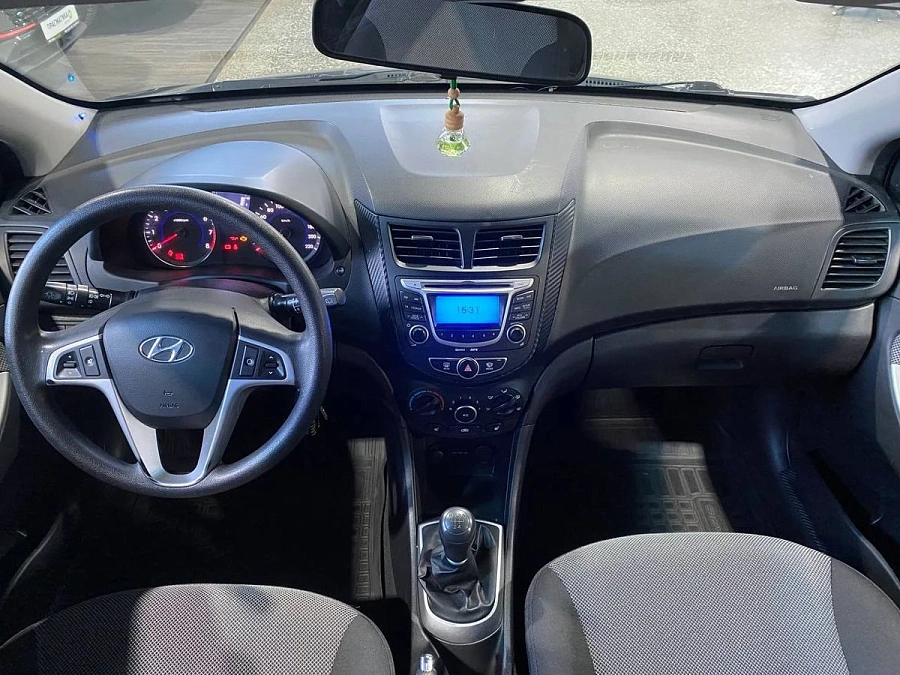Hyundai Solaris, 2011г., передний привод, механика