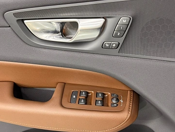 Volvo XC60, 2024г, полный привод, автомат