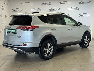 Toyota RAV4, 2015г, передний привод, автомат