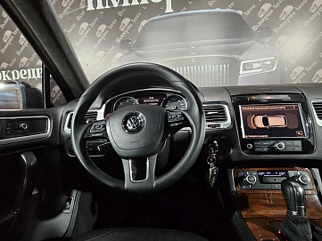 Volkswagen Touareg, 2011г, полный привод, автомат