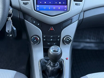 Chevrolet Cruze, 2010г, передний привод, механика