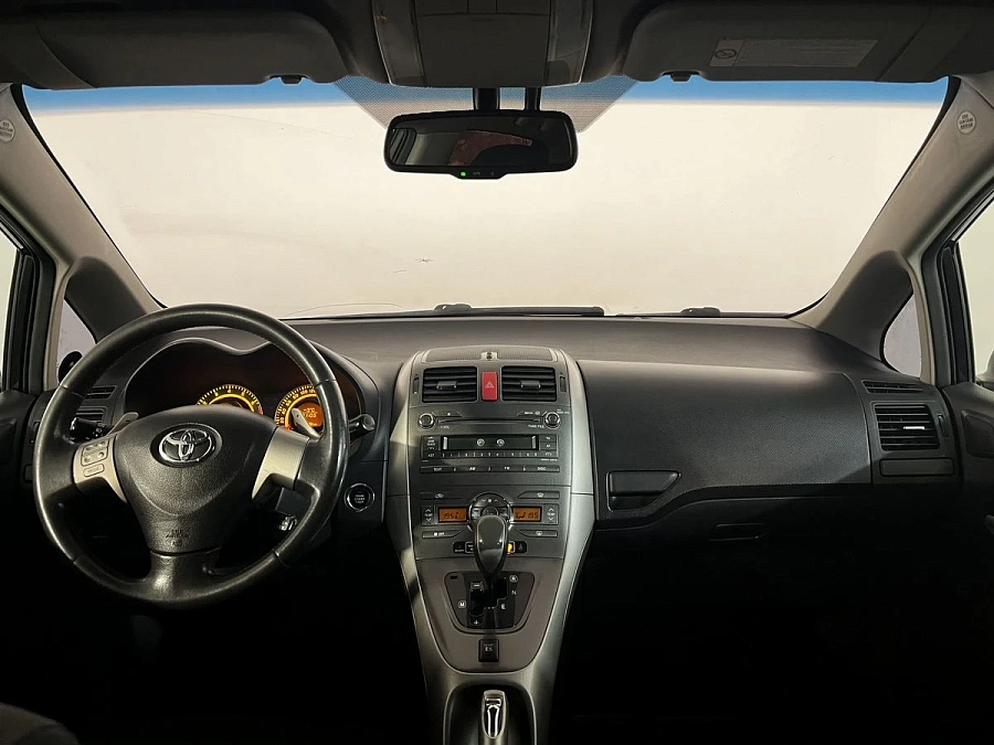 Toyota Auris, 2008г., передний привод, робот