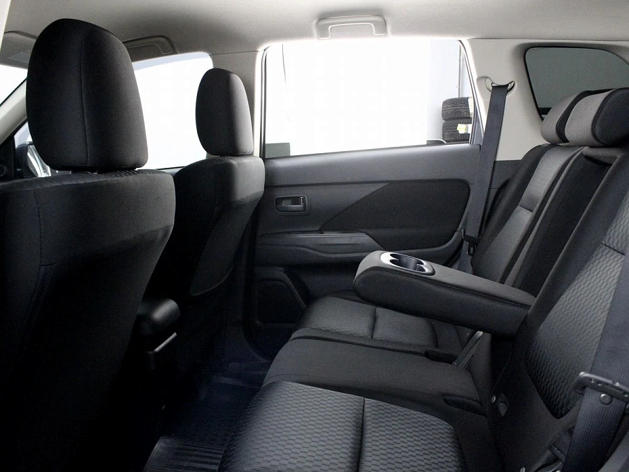 Mitsubishi Outlander, 2013г., передний привод, вариатор