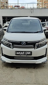 Toyota Voxy, 2014г, передний привод, вариатор