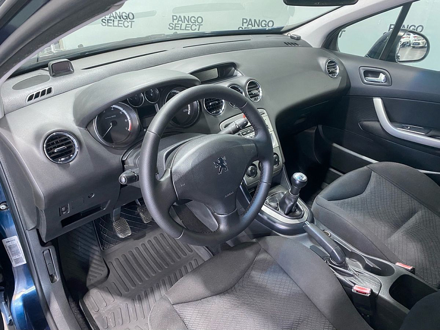 Peugeot , 2010г., передний привод, механика