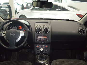 Nissan Qashqai, 2008г, передний привод, механика