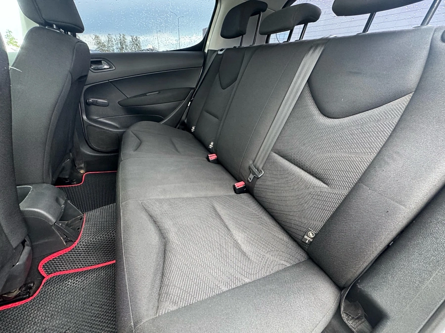 Peugeot 308, 2008г., передний привод, механика