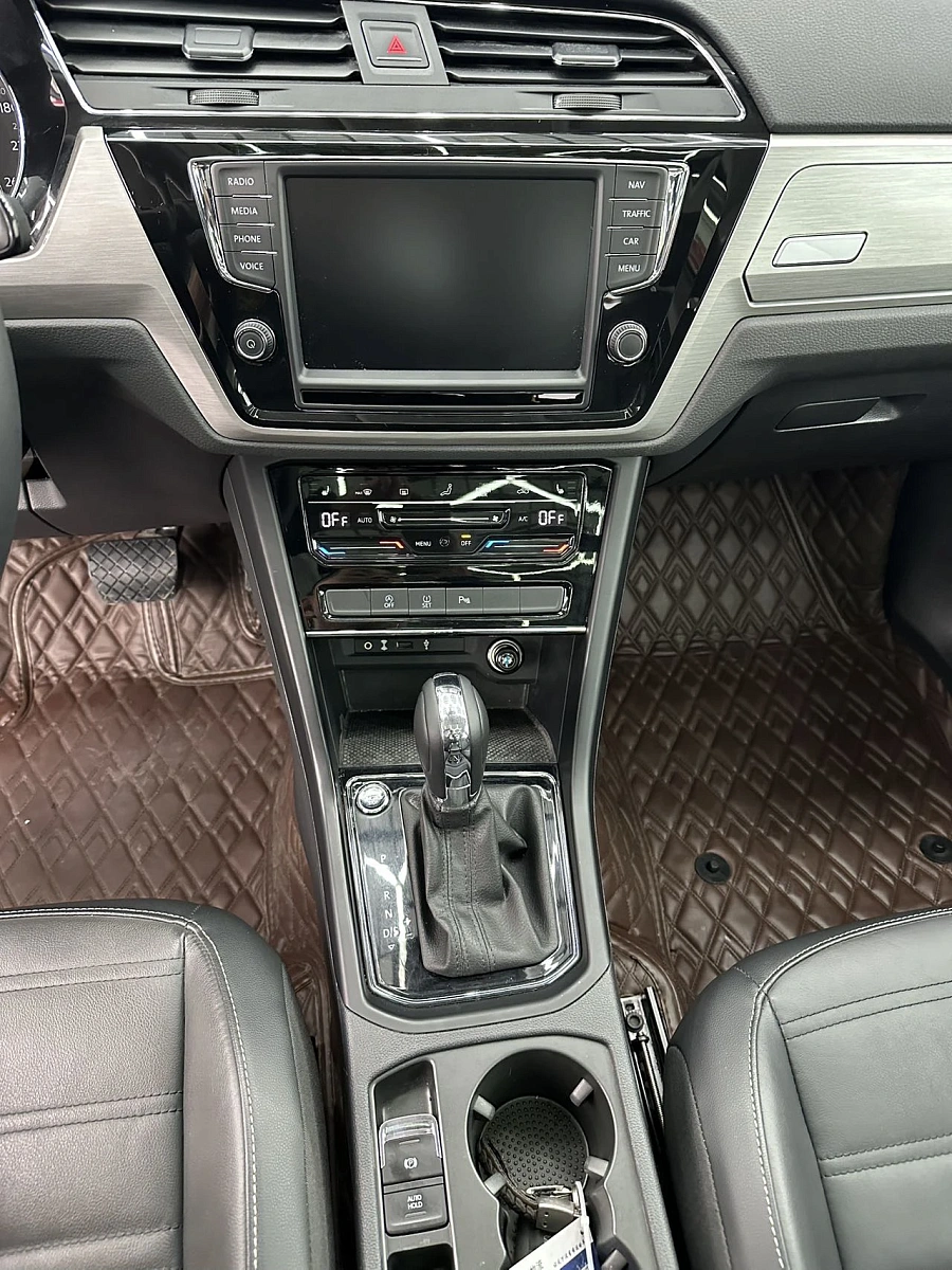 Volkswagen Touran, 2021г., передний привод, робот