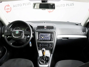 Skoda Octavia, 2011г, передний привод, механика