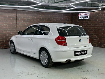 BMW 1 серии, 2011г, задний привод, автомат