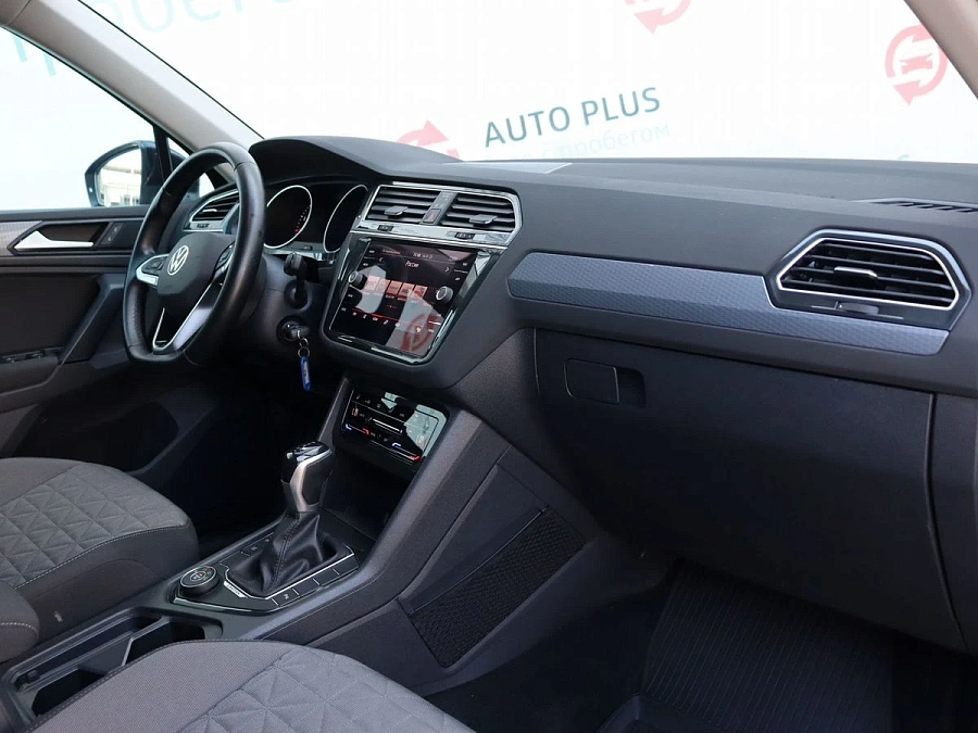 Volkswagen Tiguan, 2020г., полный привод, робот