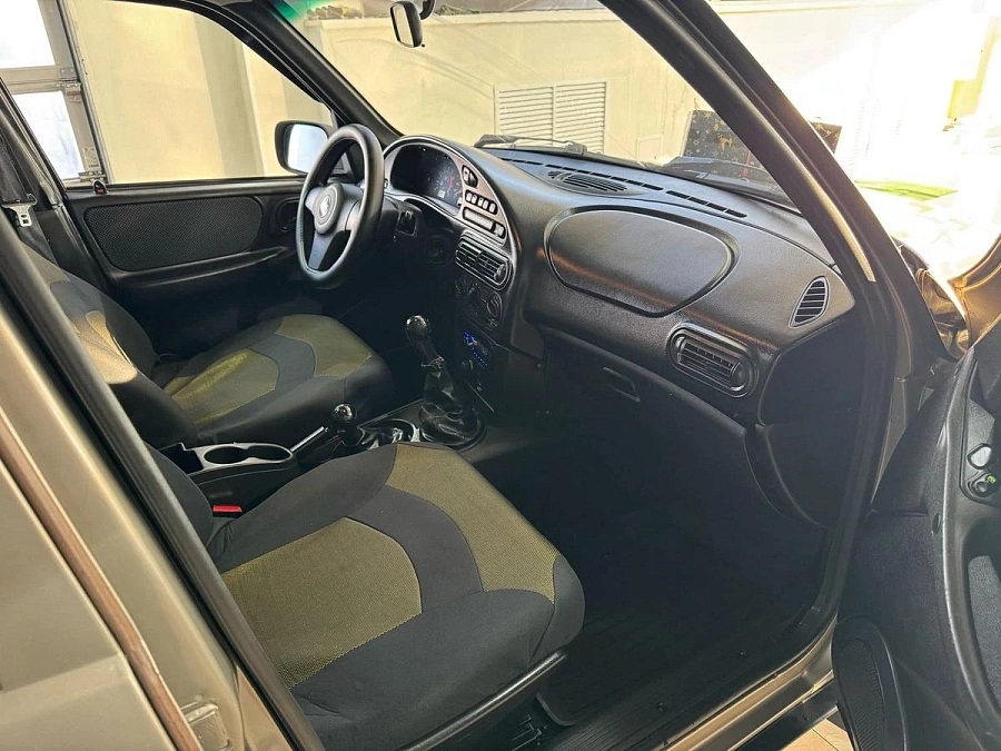 Chevrolet Niva, 2011г., полный привод, механика