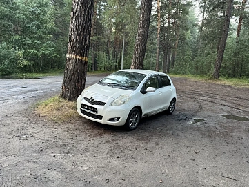 Toyota Vitz, 2010г, передний привод, вариатор