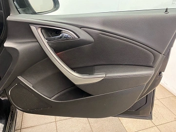 Opel Astra, 2011г, передний привод, механика