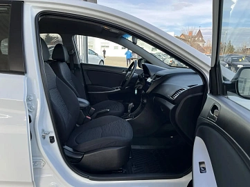 Hyundai Solaris, 2015г, передний привод, автомат