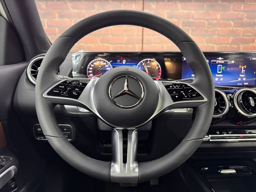 Mercedes-Benz GLB, 2024г., передний привод, робот