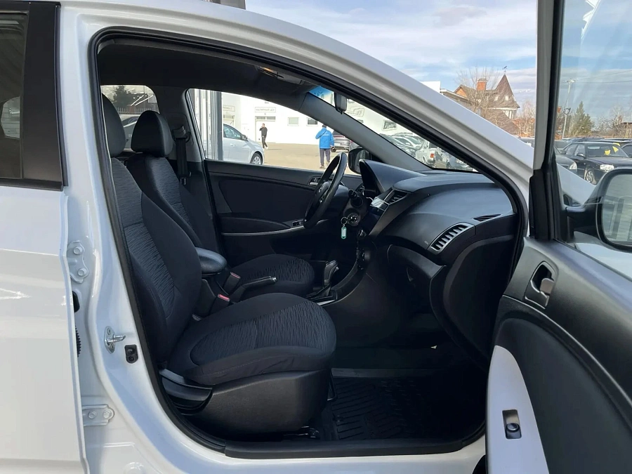 Hyundai Solaris, 2015г., передний привод, автомат